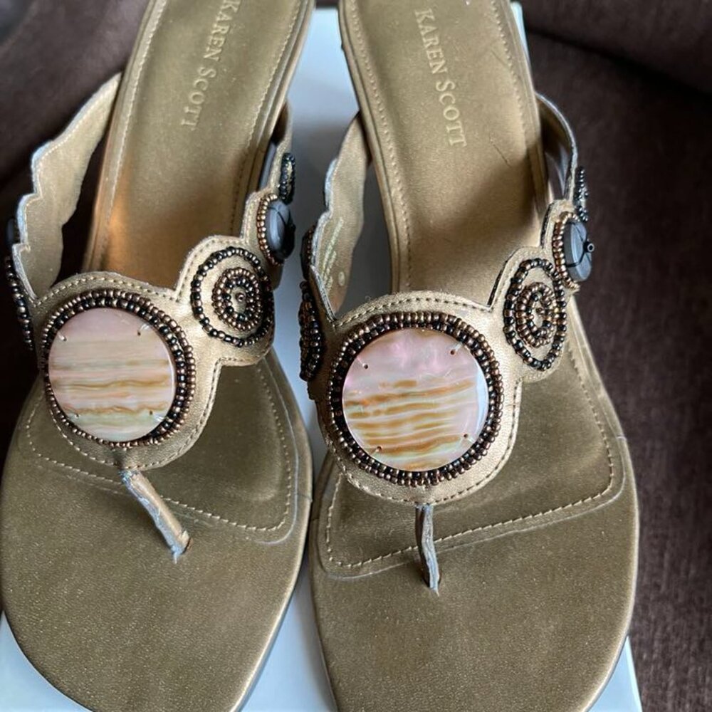 Stunning Karen Scott sandals style sansombrz bronze beaded Ladies Size 9M